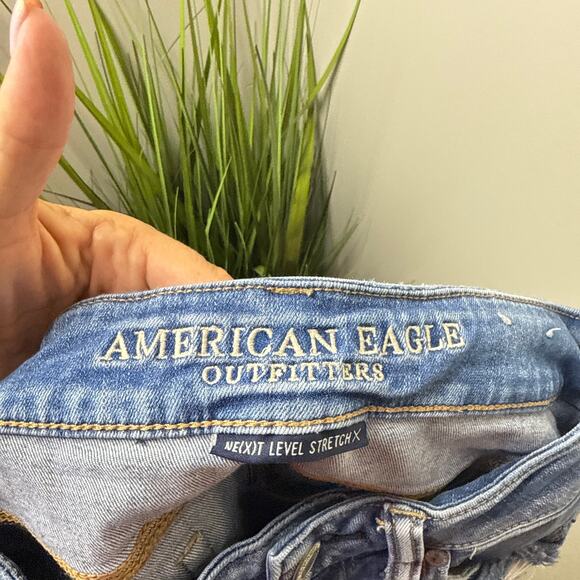 American Eagle Women's 5.5" Distressed‎ Eyelet Pockets Denim Shorts Size 6 - Picture 7 of 9